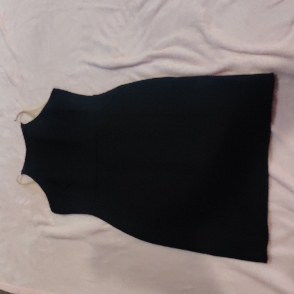 👗 - Picture 2 of 4